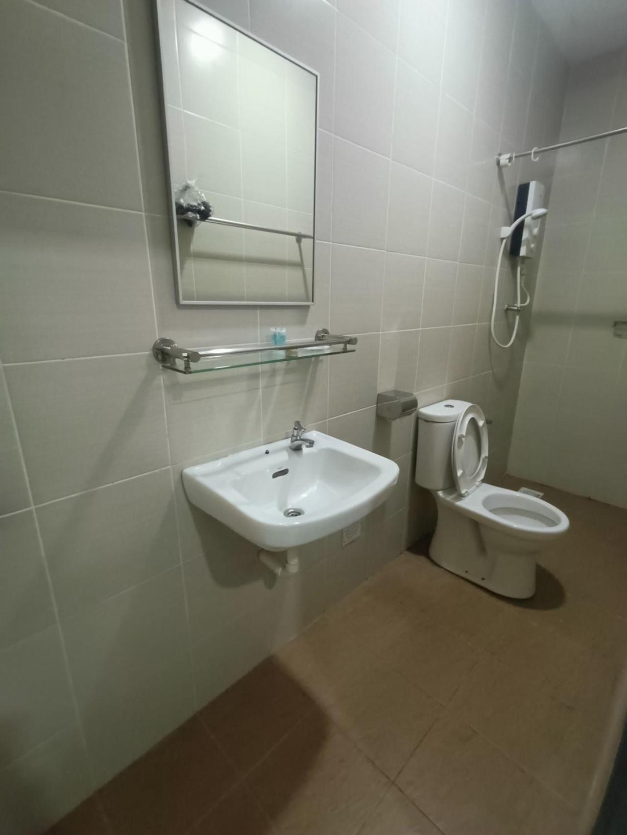 Sr Inn Simpang Renggam Esterno foto